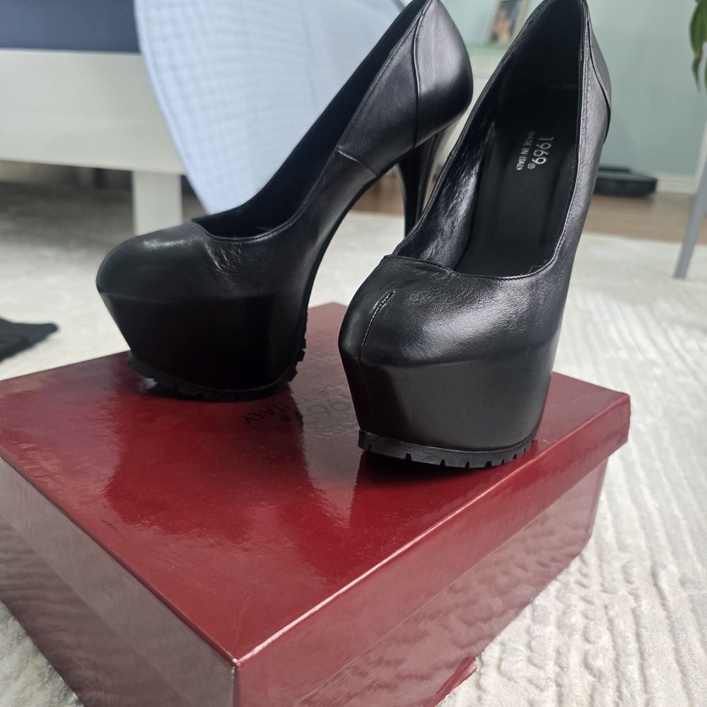Classic Black Leather Platform Stiletto Pumps